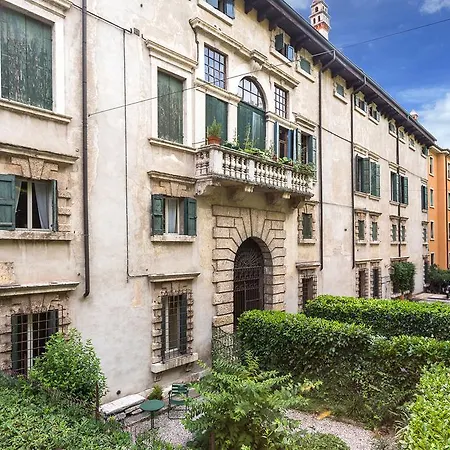 アパート ディモーレ *