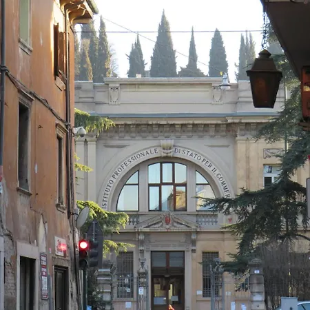 ディモーレ アパート